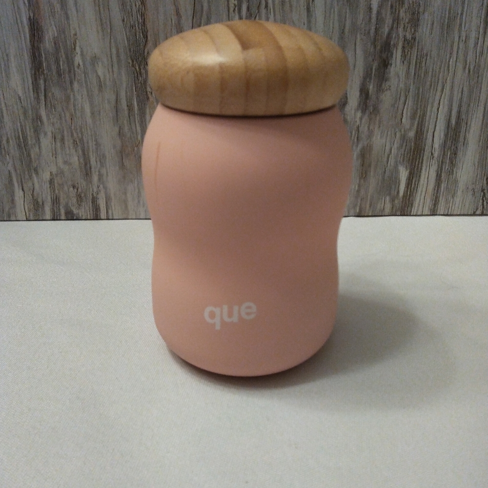 QUE insulated pale pink water bottle